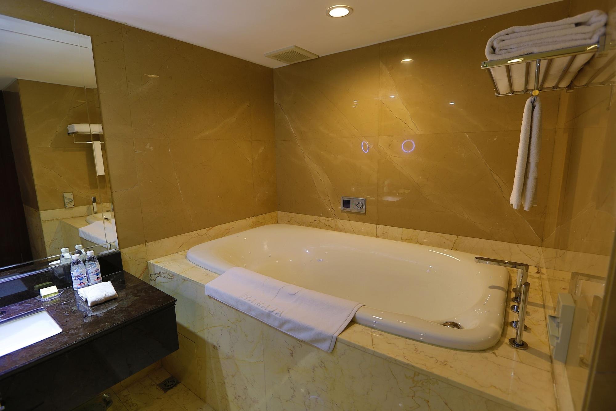 โรงแรม รามาดา เฉิงตู นอร์ท ภายนอก รูปภาพ